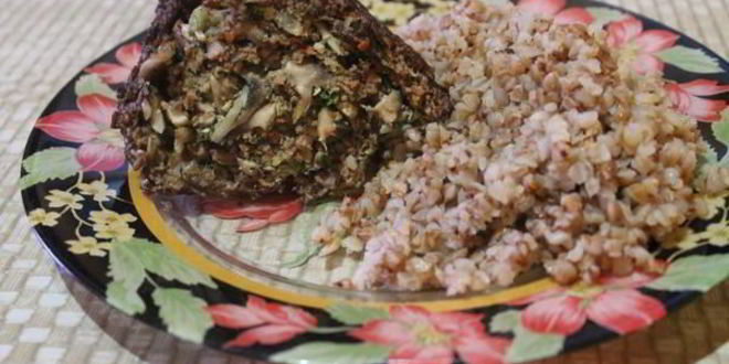 Рецепт Мясного рулета с яйцами и грибами