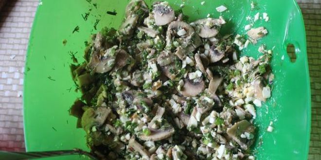 Рецепт мясного рулета с яйцами и грибами