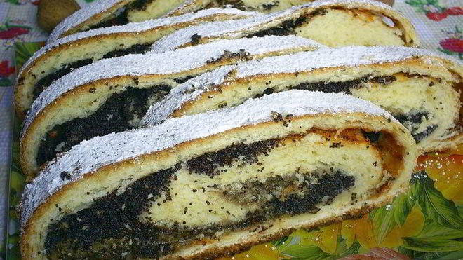 Рецепт невероятна мягкий и вкусный рулет с тремя начинками