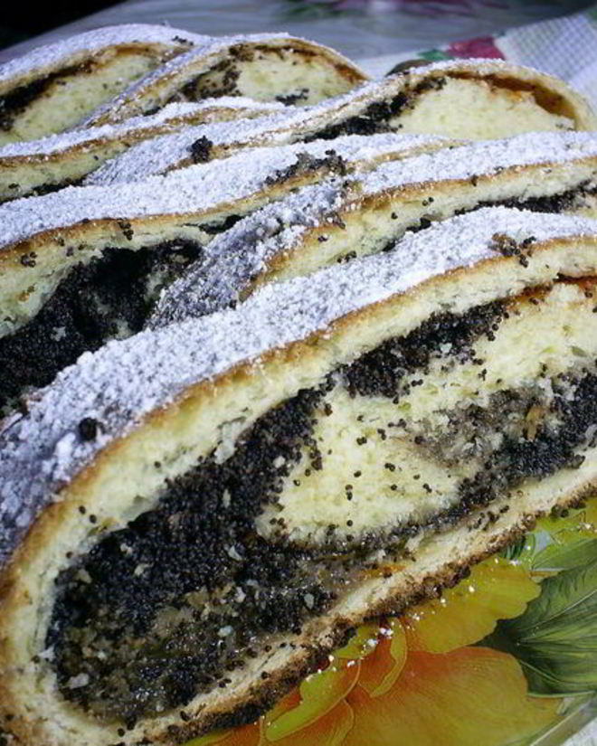 Рецепт невероятна мягкий и вкусный рулет с тремя начинками