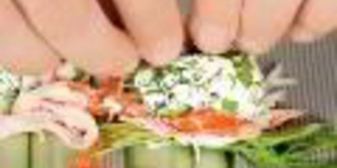 Рецепт огуречных рулетов с крабовыми палочками