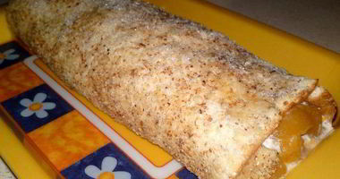 Рецепт Рулета из меренги с абрикосами и миндалем