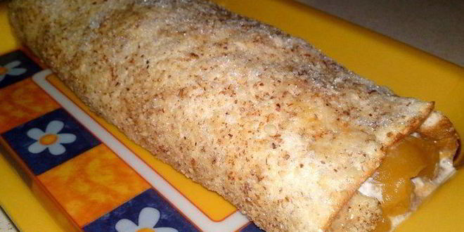 Рецепт Рулета из меренги с абрикосами и миндалем