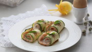 Рецепт Рулетиков из лосося с кабачком