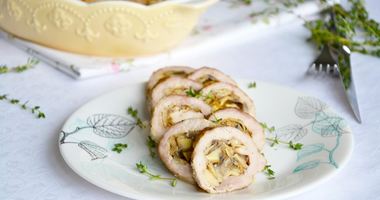 Рецепт Рулетиков из свинины с грибами