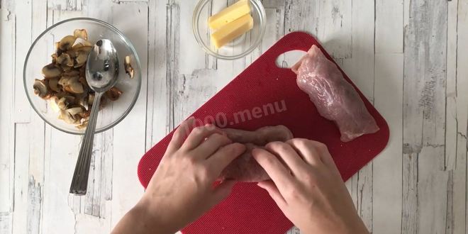 Рецепт рулетиков из свинины с грибами