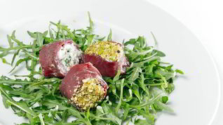 Рецепт Рулетиков с брезаолой, рикоттой и вялеными помидорами