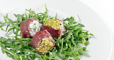 Рецепт Рулетиков с брезаолой, рикоттой и вялеными помидорами