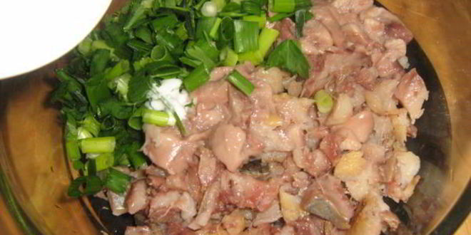 Рецепт яичного рулета с копченой сельдью