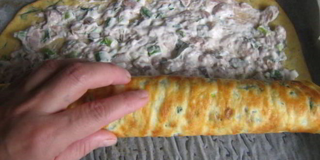 Рецепт яичного рулета с копченой сельдью