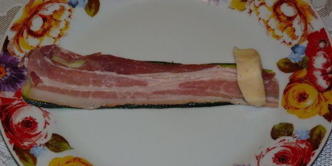 Рецепт запеченных рулетиков из цукини с сыром и беконом