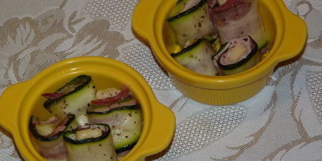 Рецепт запеченных рулетиков из цукини с сыром и беконом