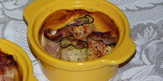 Рецепт запеченных рулетиков из цукини с сыром и беконом