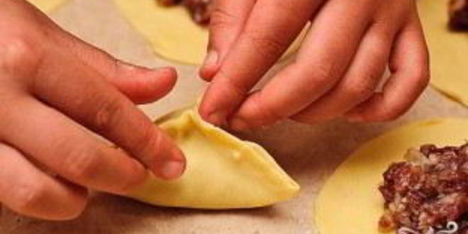 Рецепт самсы из слоеного теста с мясом