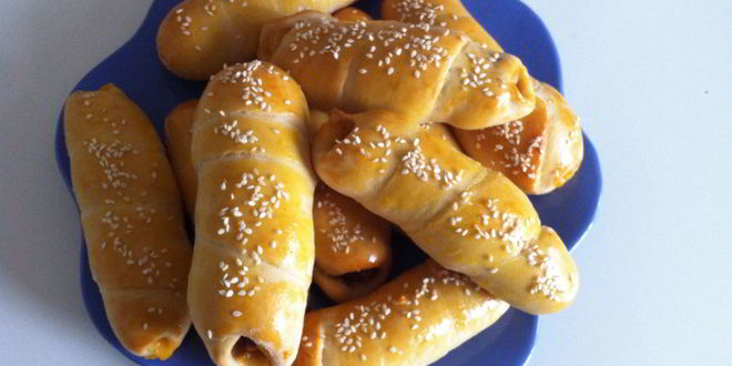 Рецепт Сосисок с моцареллой в дрожжевом тесте