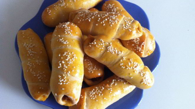 Рецепт сосисок с моцареллой в дрожжевом тесте