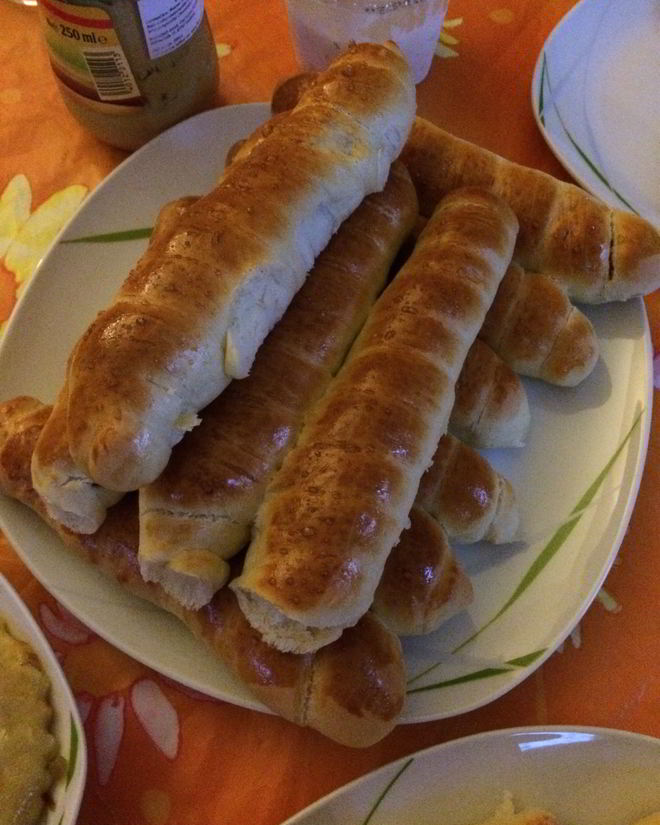 Рецепт сосисок в сдобном тесте