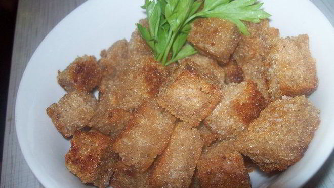 Рецепт чесночно-лимонных сухарики для салатов