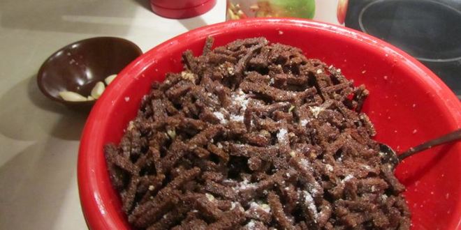 Рецепт сухариков из черного хлеба с чесноком