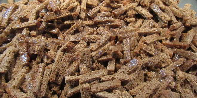 Рецепт сухариков из черного хлеба с чесноком