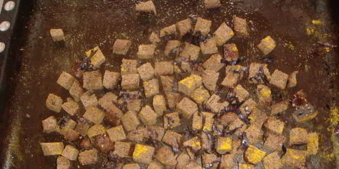 Рецепт сухариков из черного хлеба со специями и базиликом