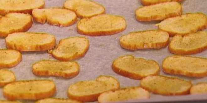 Рецепт сухариков с грибной начинкой, сыром и зеленью