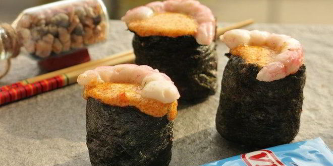 Рецепт Суш, запеченных со спайси соусом с крабовыми палочками