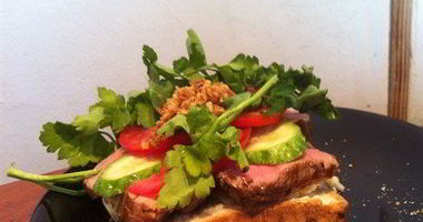 Рецепт Датского открытого сэндвича с ростбифом