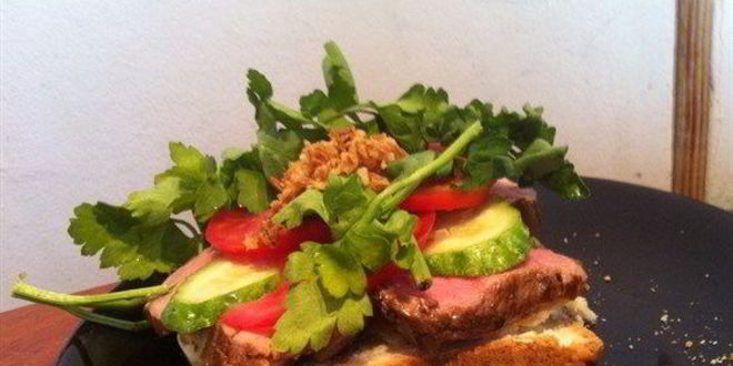 Рецепт Датского открытого сэндвича с ростбифом