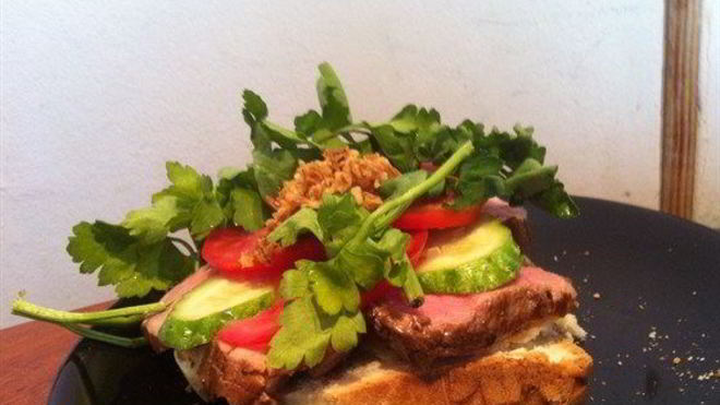 Рецепт датского открытого сэндвича с ростбифом