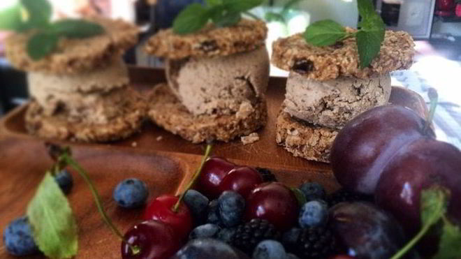 Рецепт имбирных сэндвичей с кокосово-чайным мороженным