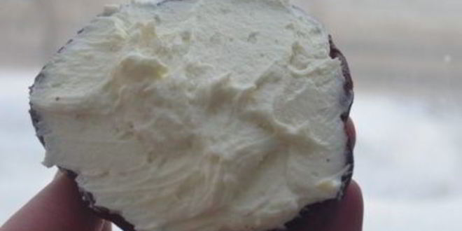 Рецепт шоколадных сэндвичей с творожным кремом