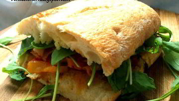 Рецепт Сэндвича с печеными овощами, руколой и беконом