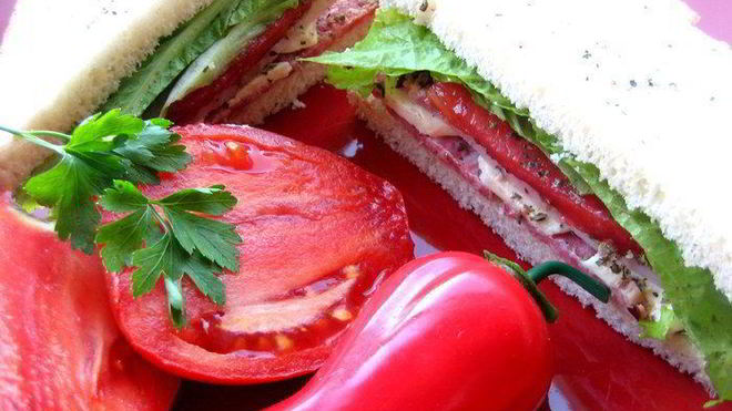 Рецепт сэндвича с ветчиной и салями