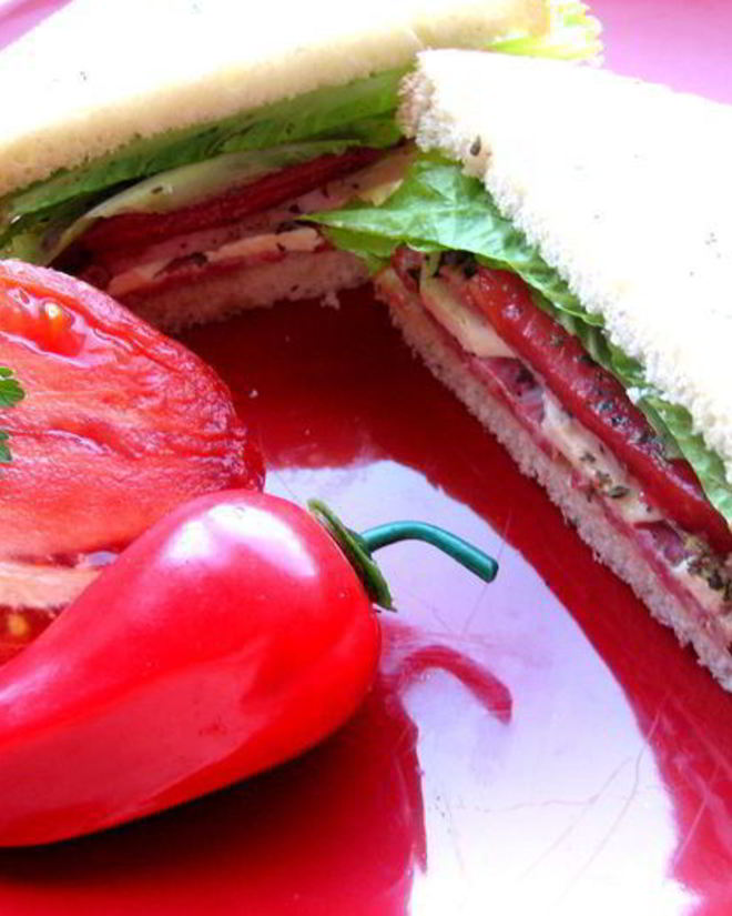 Рецепт сэндвича с ветчиной и салями