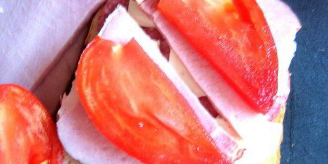 Рецепт сэндвича с ветчиной и салями