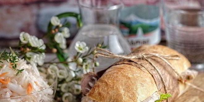 Рецепт Сэндвича с запеченной свининой и квашеной капустой