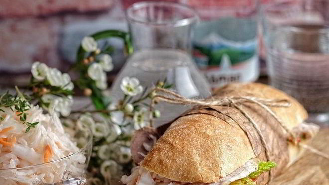 Рецепт Сэндвича с запеченной свининой и квашеной капустой