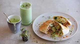 Рецепт Сэндвичей в пите со свининой и йогуртовым соусом