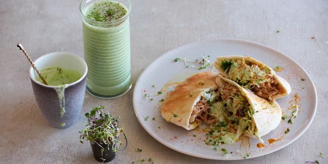 Рецепт Сэндвичей в пите со свининой и йогуртовым соусом