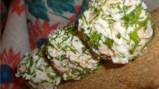 Рецепт Сырных шариков с оливками и миндалем