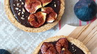 Рецепт Тарталеток из орехового теста с ганашем и инжиром