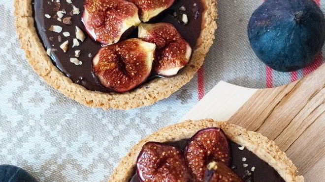 Рецепт тарталеток из орехового теста с ганашем и инжиром