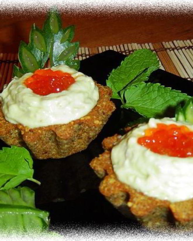 Рецепт тарталеток из ржаного хлеба с кремом из авокадо с сельдью