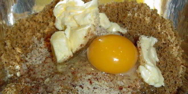 Рецепт тарталеток из ржаного хлеба с кремом из авокадо с сельдью