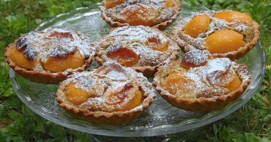 Рецепт Тарталеток с абрикосами и фисташковым кремом