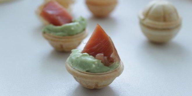 Рецепт тарталеток с авокадо и рыбой