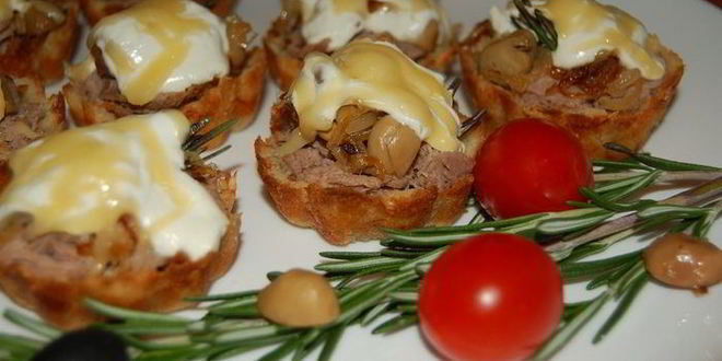 Рецепт Тарталеток с говядиной, грибами, луком и сыром