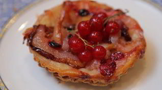 Рецепт Тарталеток с грушами и красной смородиной