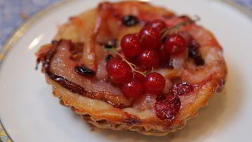 Рецепт Тарталеток с грушами и красной смородиной